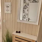 Vue Avec Grande Terrasse Sur La 아파트 르크로토이