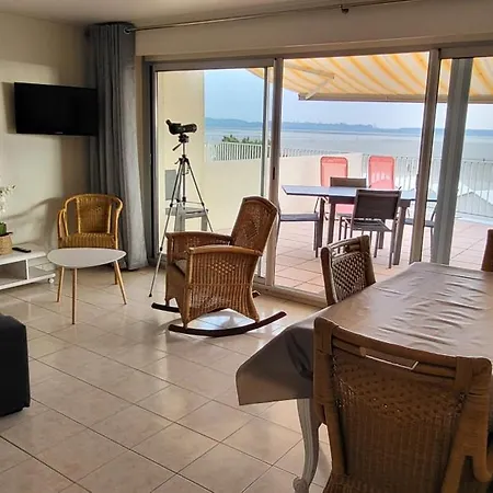 Vue Avec Grande Terrasse Sur La Le Crotoy