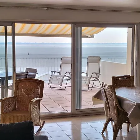 Vue Avec Grande Terrasse Sur La Apartment *