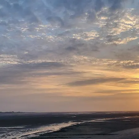 Vue Avec Grande Terrasse Sur La Apartment