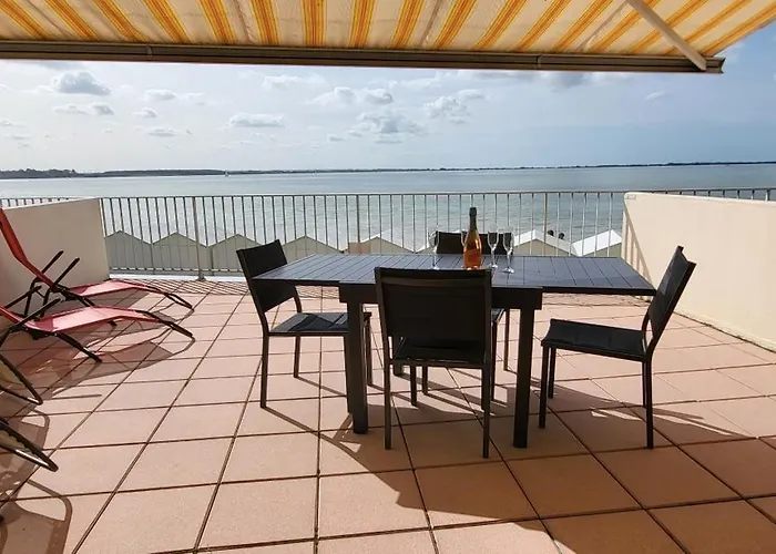 Vue Avec Grande Terrasse Sur La Apartment *