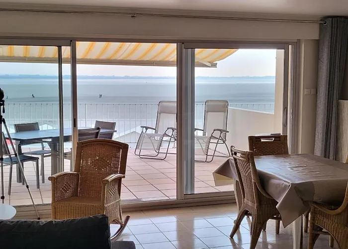 Vue Avec Grande Terrasse Sur La Apartment *