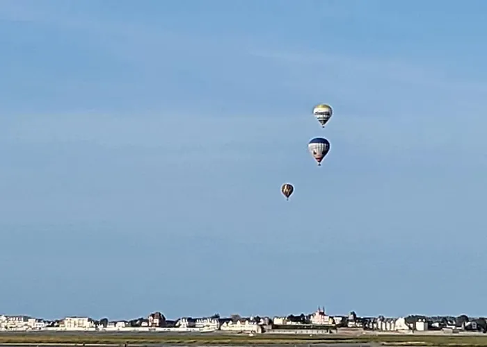 Vue Avec Grande Terrasse Sur La